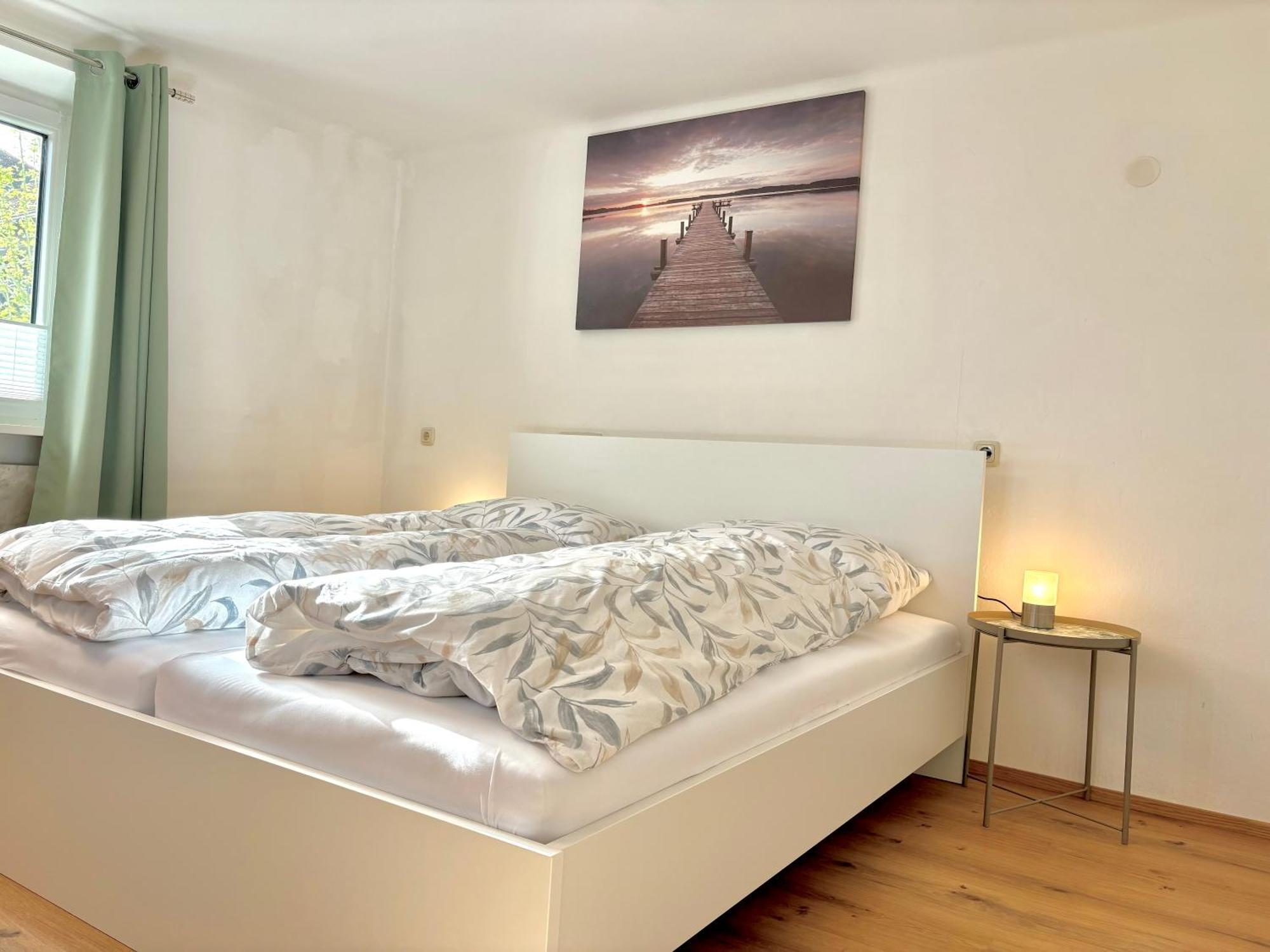 Gaesthaus "Seeblick" Seekirchen am Wallersee Rom bilde