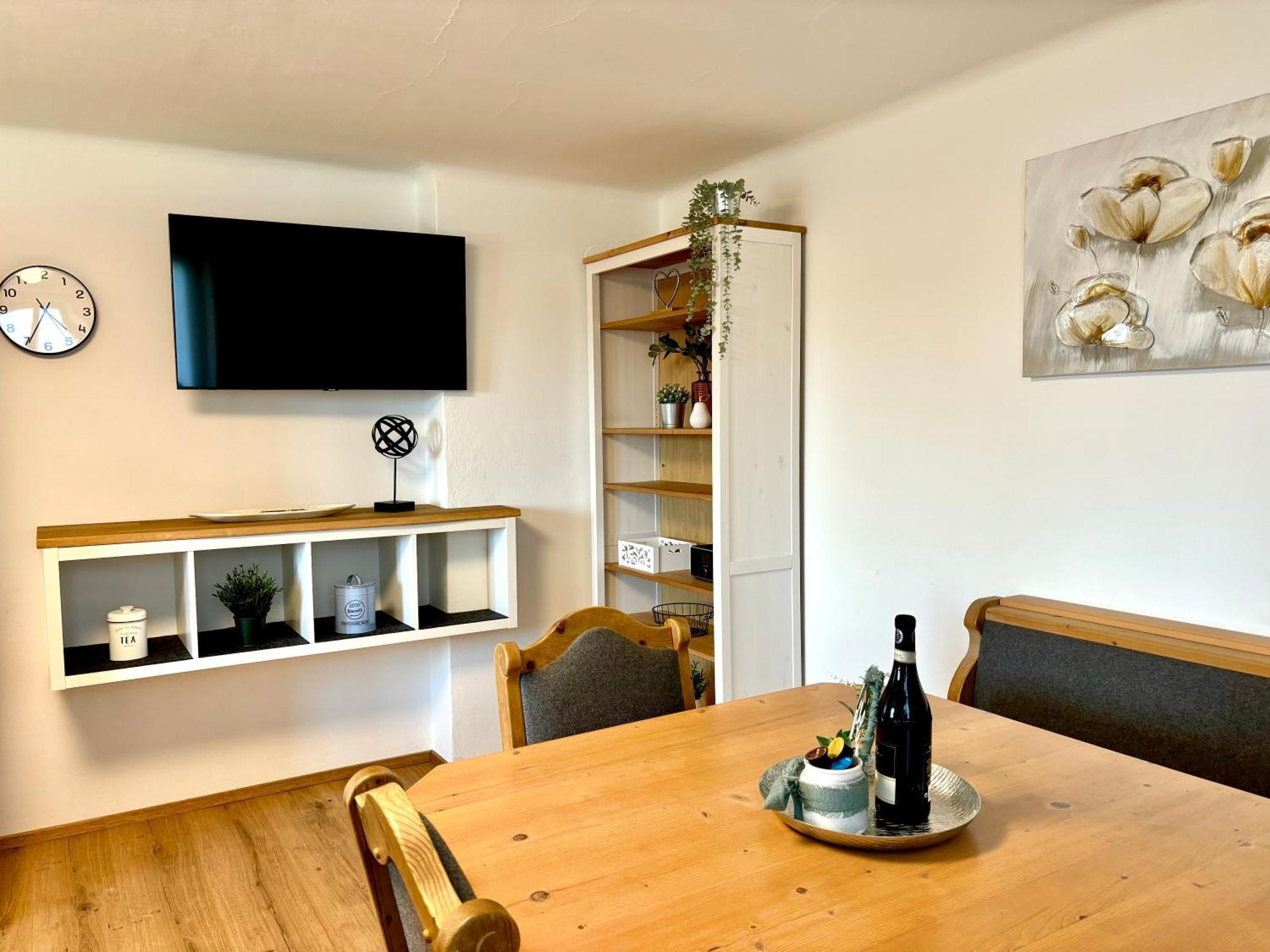 Gaesthaus "Seeblick" Seekirchen am Wallersee Rom bilde