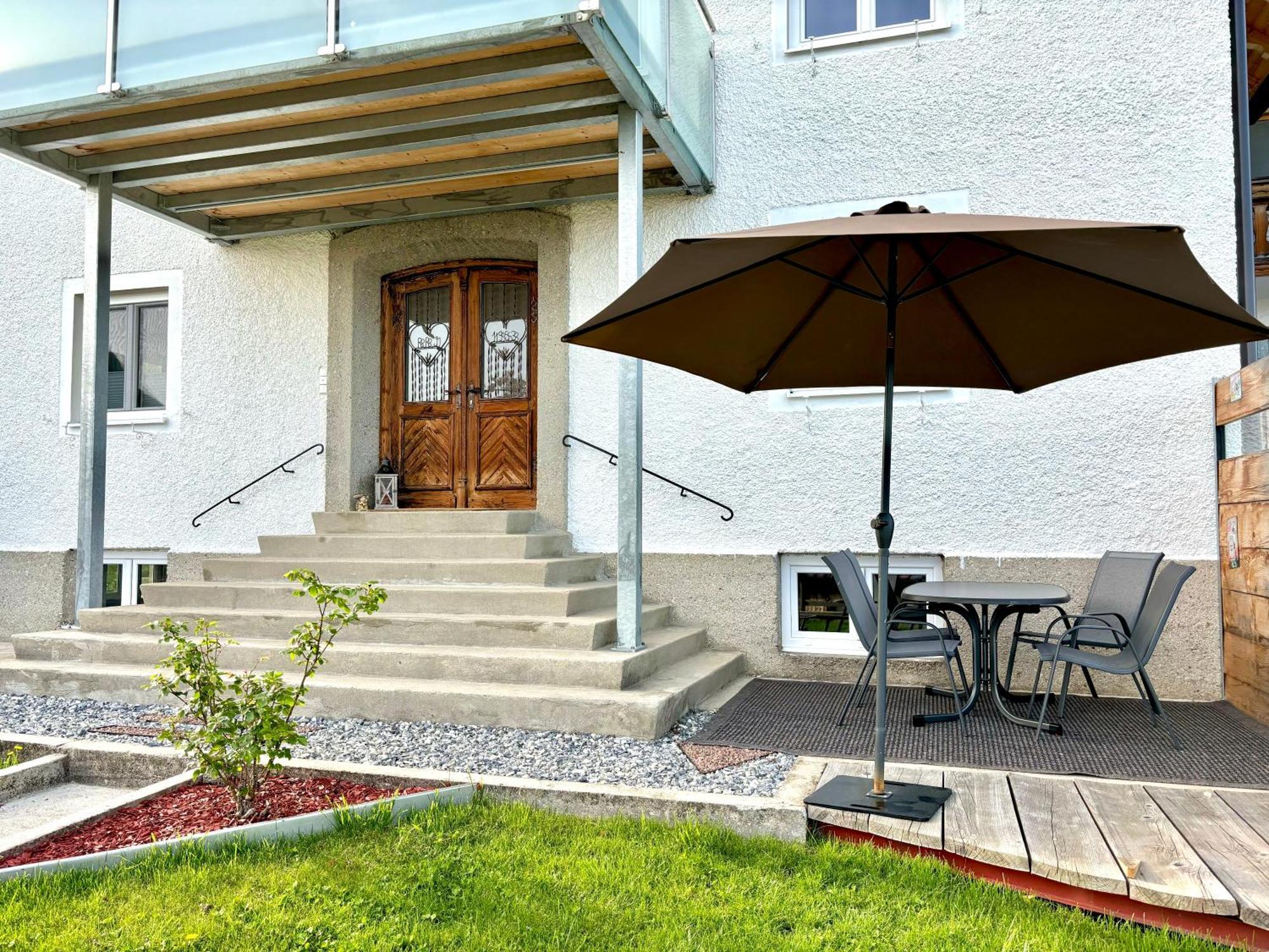 Gaesthaus "Seeblick" Seekirchen am Wallersee Rom bilde