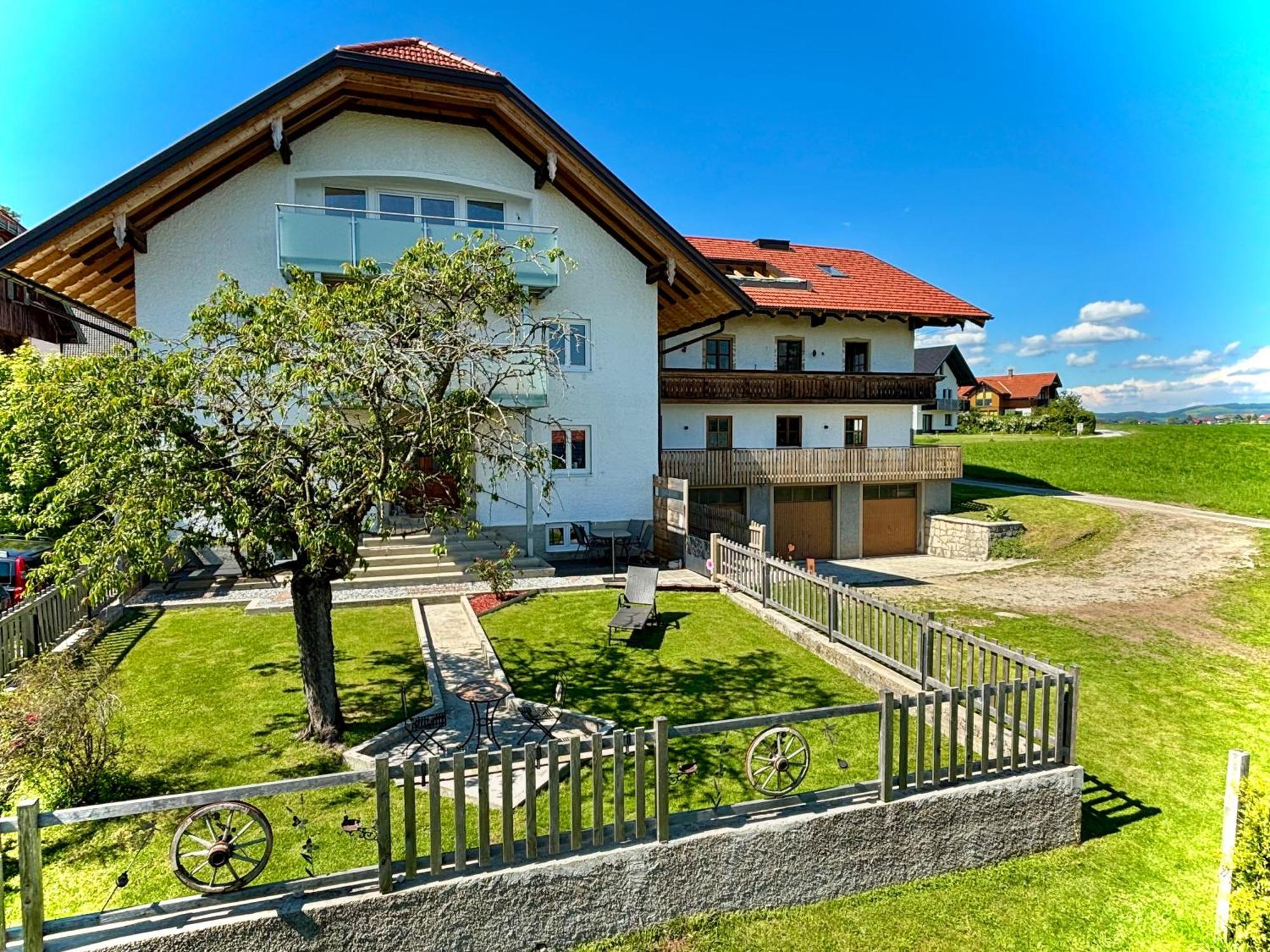 Gaesthaus "Seeblick" Seekirchen am Wallersee Eksteriør bilde
